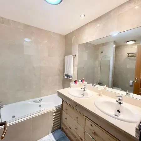 200m To The Beach, 3 Bedroom *